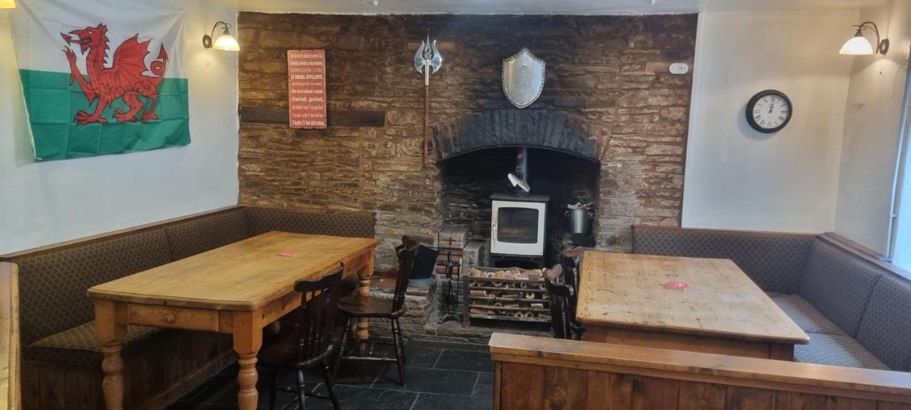 Dinas Castle Inn Брекон Экстерьер фото